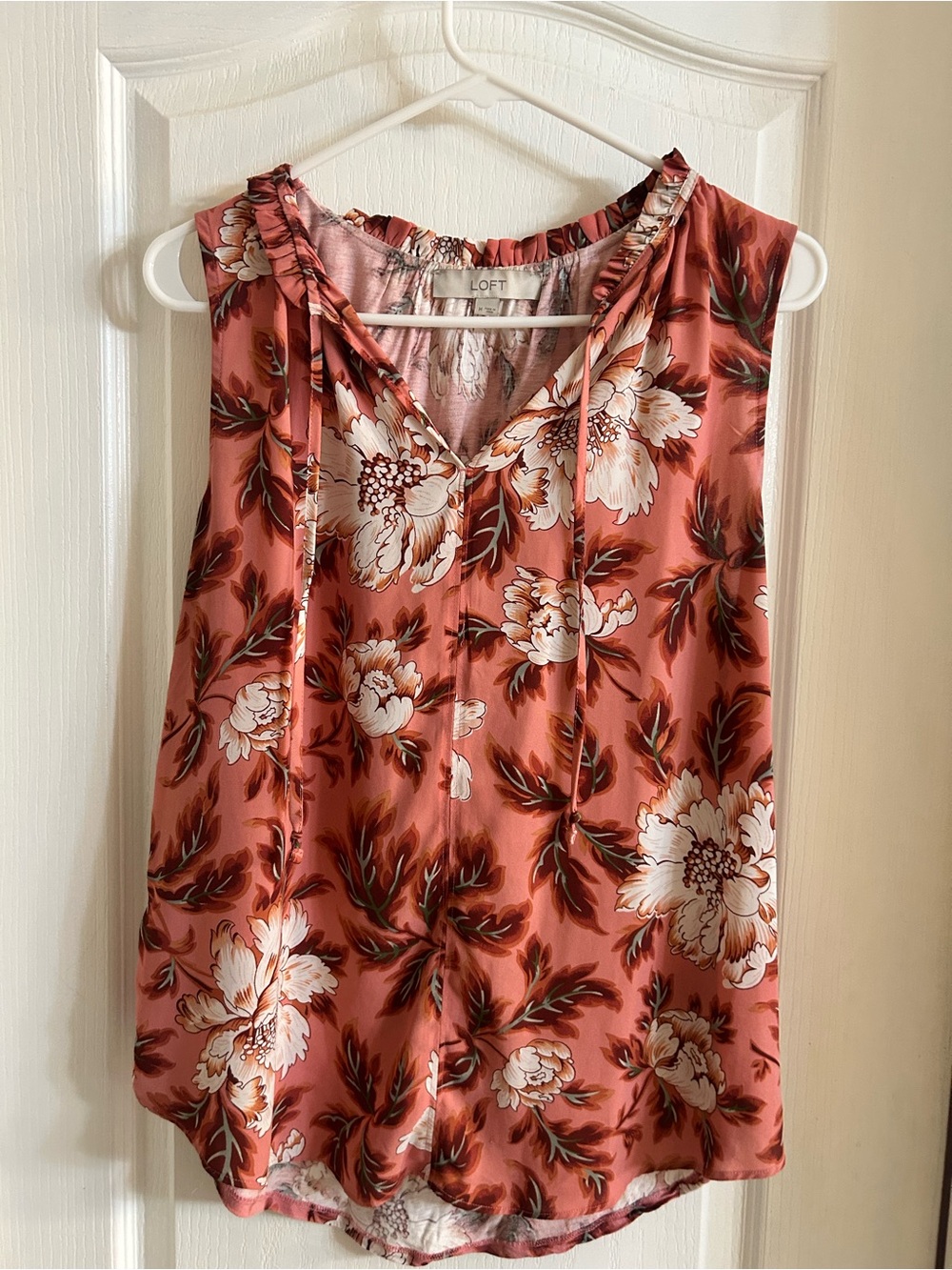LOFT Women's Rust Floral Sleeveless V-Neck Top - size medium